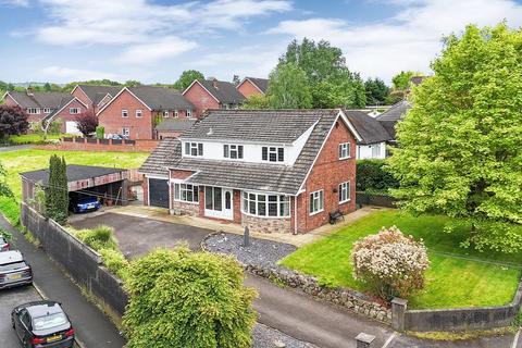4 bed property, in Howey Hill, £495,000