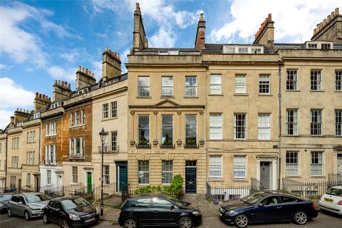 5 bed property, in St. James's Square, £2,100,000