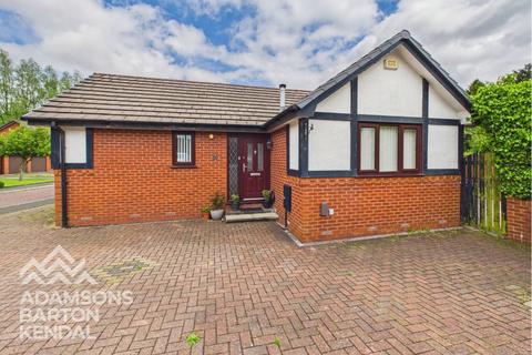 2 bed property, in Bowlers Walk, £245,000