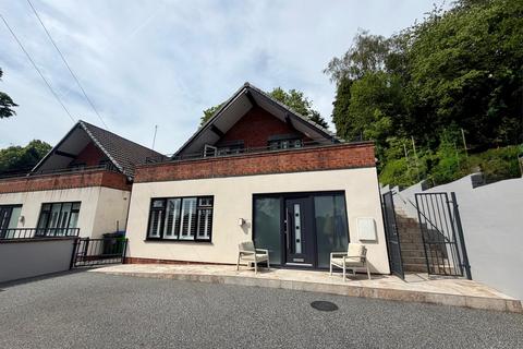 4 bed property, in Mount Pleasant, £330,000