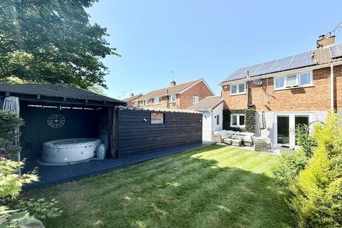 3 bed property, in Bosmore Road, £415,000