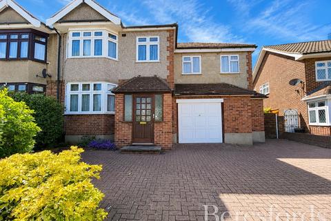 5 bed property, in Hacton Lane, £775,000