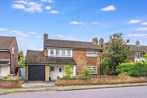 3 bed property, in Bedford MK41, £400,000