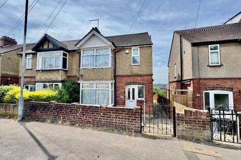 3 bed property, in Rutland Crescent, £330,000
