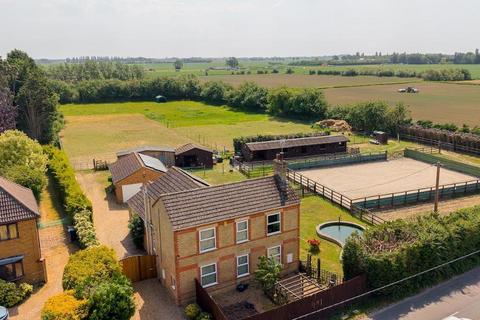 4 bed property, in Fridaybridge Road, £600,000