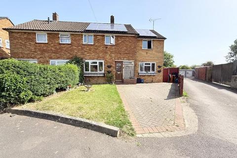 4 bed property, in Dewsbury Road, £450,000