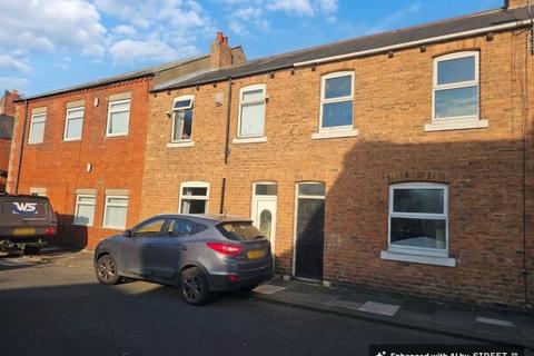 3 bed property, in George Street, £75,000