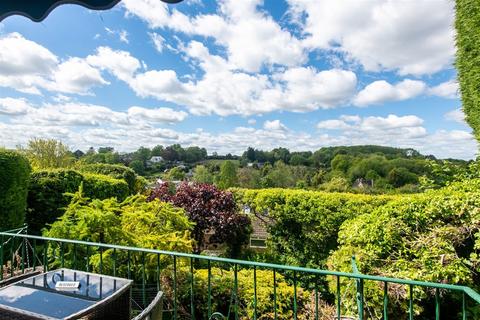 3 bed property, in Foxhill Road, £340,000