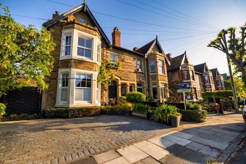 4 bed property, in Mostyn Avenue, £375,000