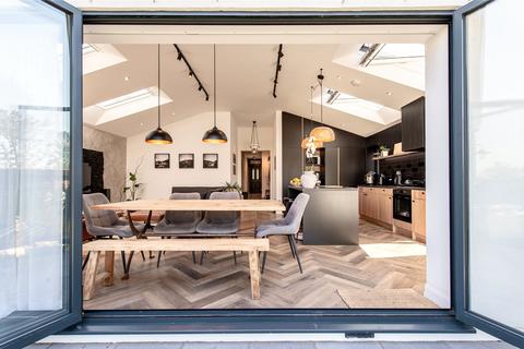 3 bed property, in Grange Road, £500,000