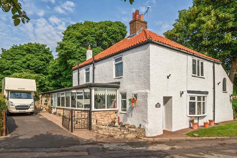 3 bed property, in Old Edlington, £450,000
