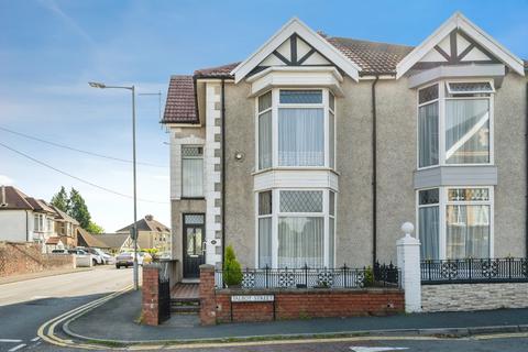 3 bed property, in Talbot Street, £250,000