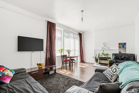 3 bed property, in Mortimer Crescent, £500,000