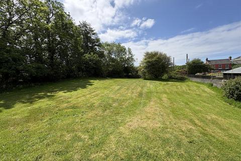 2 bed property, in Black Cross, £175,000