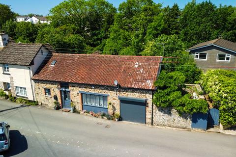 2 bed property, in Old School Lane, £265,000