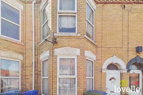 3 bed property, in Bannister Street, £90,000