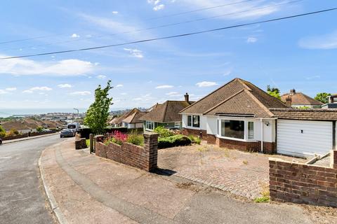2 bed property, in Stanbury Crescent, £425,000