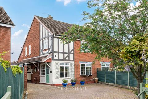 3 bed property, in Featherbed Lane, £260,000