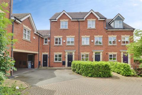 3 bed property, in Salisbury Close, £155,000