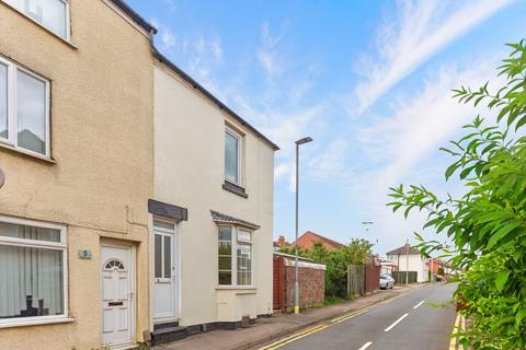 2 bed property, in Doctors Lane, £160,000