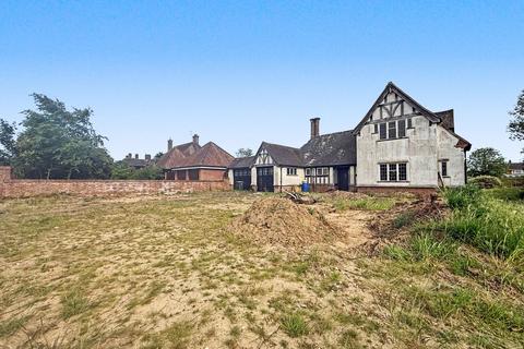 4 bed property, in Rushmere Road, £700,000