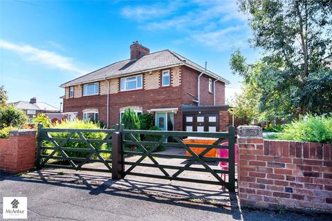 3 bed property, in East Street, £160,000