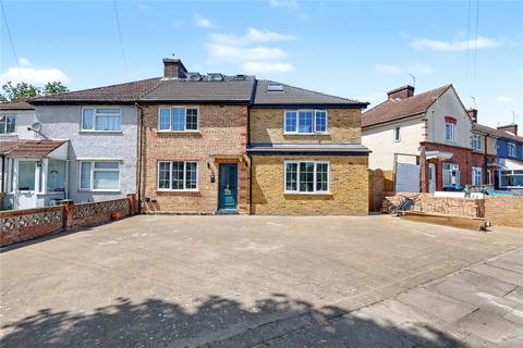 6 bed property, in Broadfield Square, £800,000