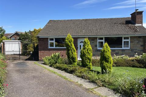 2 bed property, in Ferrers Rise, £250,000