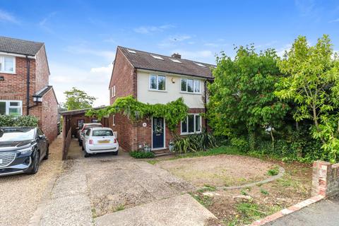 4 bed property, in Toms Lane, £725,000