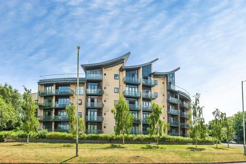2 bed property, in Tunnicliffe Close, £200,000