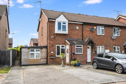 2 bed property, in Emberson Court, £335,000