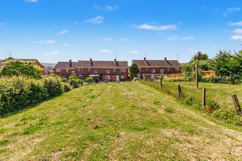 3 bed property, in Pittway Avenue, £265,000