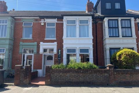 3 bed property, in Stanley Avenue, £355,000