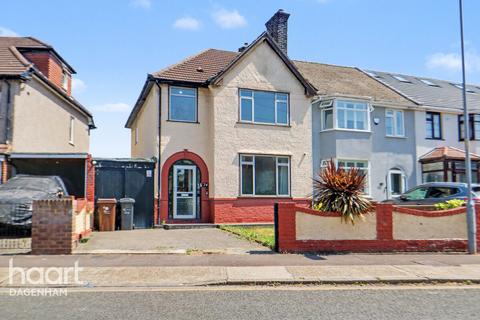 3 bed property, in 74 Review Road, £425,000