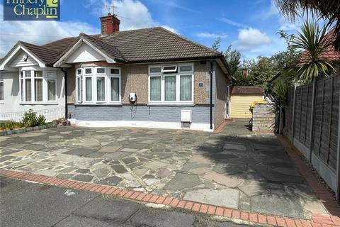 2 bed property, in Tolworth Gardens, £425,000