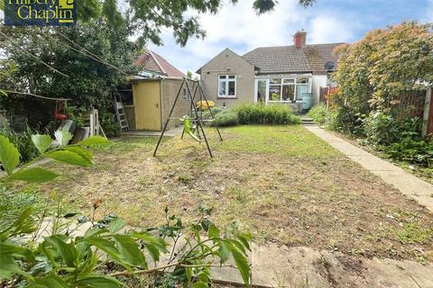 2 bed property, in Tolworth Gardens, £425,000