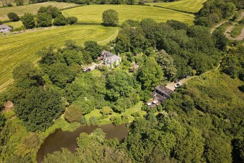 5 bed property, in Tideford Cross, £850,000