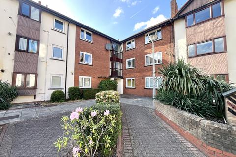 3 bed property, in Reeves Court, £145,000