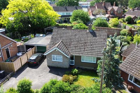 3 bed property, in Kirkwood Crescent, £425,000