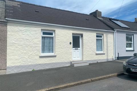 2 bed property, in High Street, £155,000