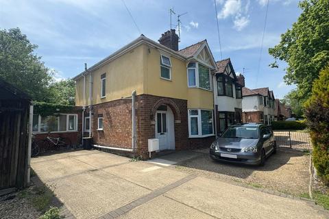4 bed property, in West Elloe Avenue, £220,000