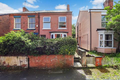 2 bed property, in Sandon Street, £200,000