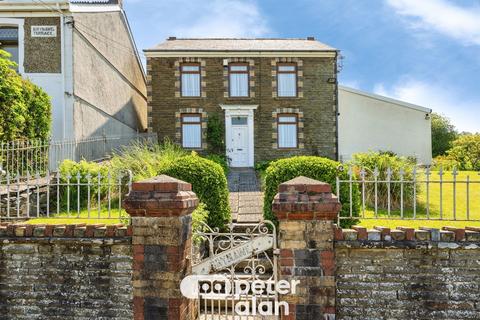 4 bed property, in Bryn Awel, £300,000
