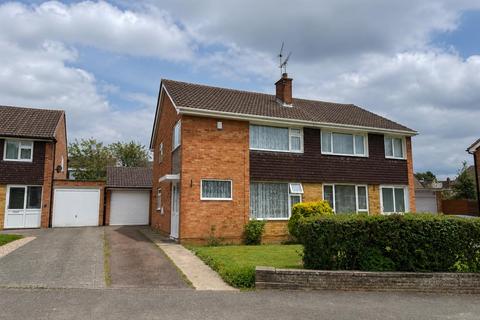3 bed property, in Capers Close, £270,000