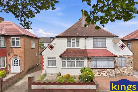 3 bed property, in Harington Terrace, £450,000