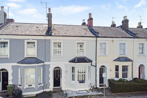 3 bed property, in Leighton Road, £450,000