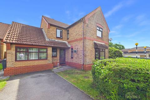 4 bed property, in Woosnam Close, £475,000