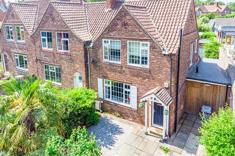 3 bed property, in Fulford Road, £400,000