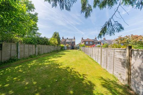 3 bed property, in Western Road, £425,000