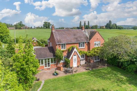 3 bed property, in Greete, £600,000